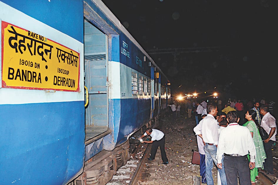 Dehradun-Bandra Express derail