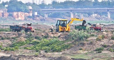 Mining mafia quit the Yamuna's flow