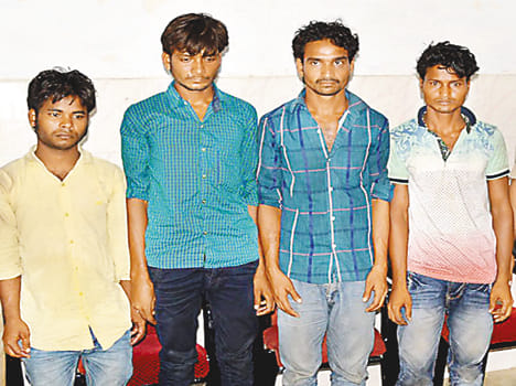 Four robbers arrested, three flee