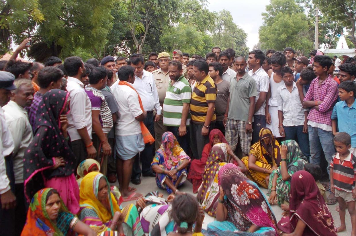 Elderly man on death blockade, the stones