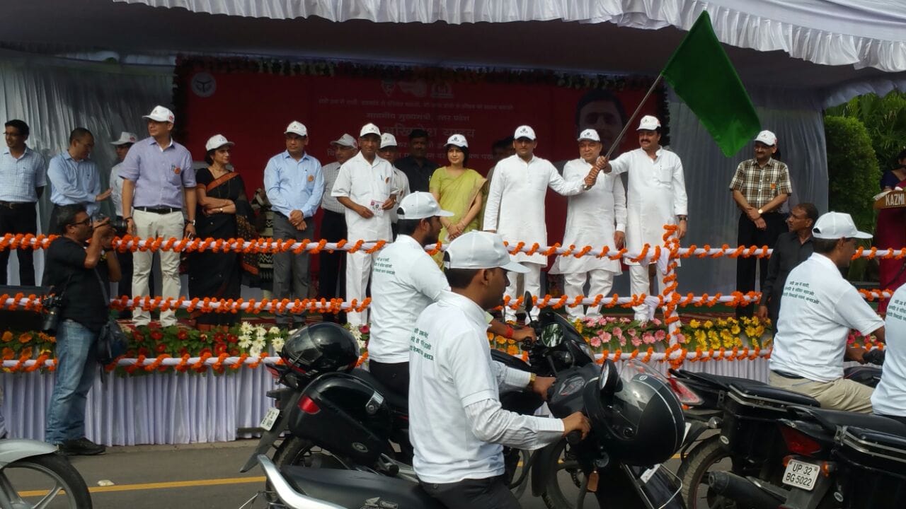 cm akhilesh flag off world population day rally