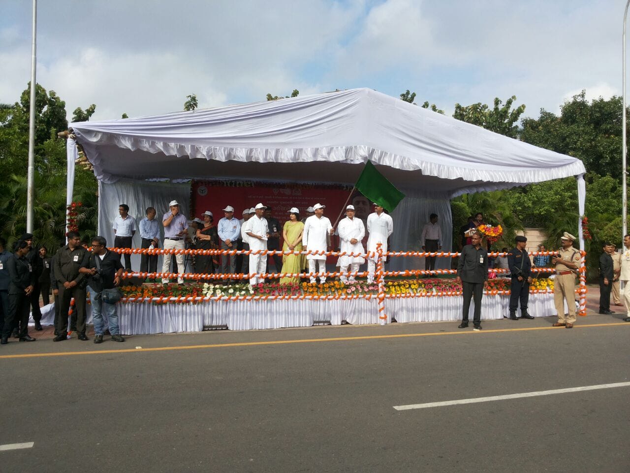 cm akhilesh flag off world population day rally