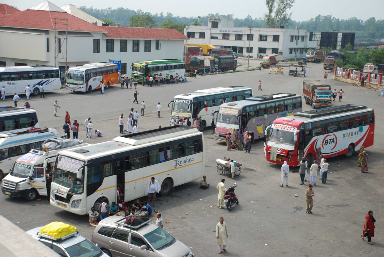 bus drivers save amarnath pilgrims  life