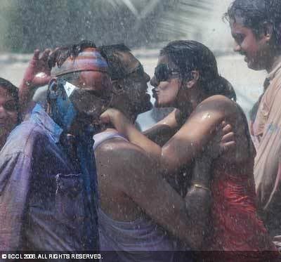 Ameesha patel kisses in party