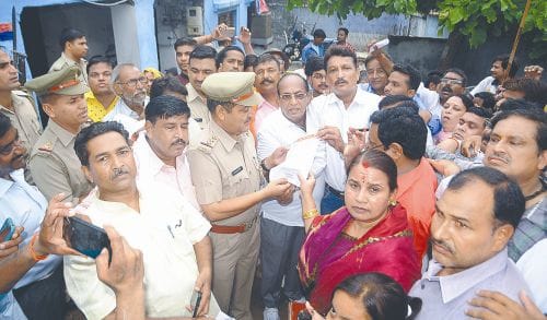 last day BJP  shows Power in police stations 
