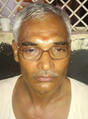 Head clerk caught accepting bribes from teachers