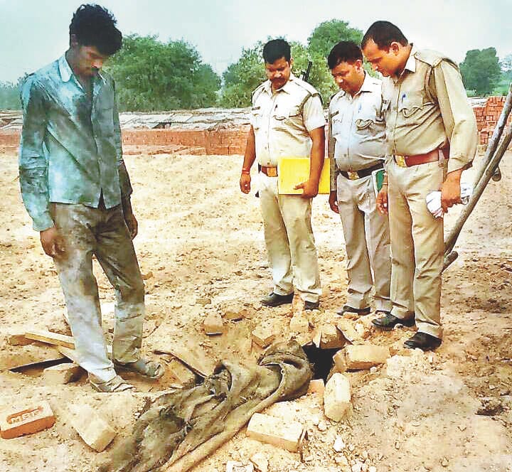 Two sisters fell into the furnace of death by choking, Hungama