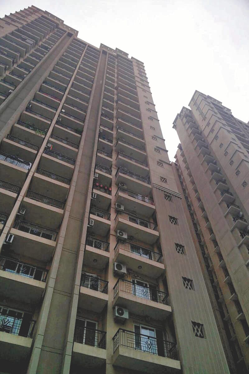 Two children escaped from the 24th floor slab fell