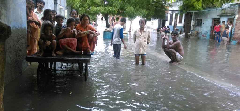 Heavy rain makes flood situation in Agra