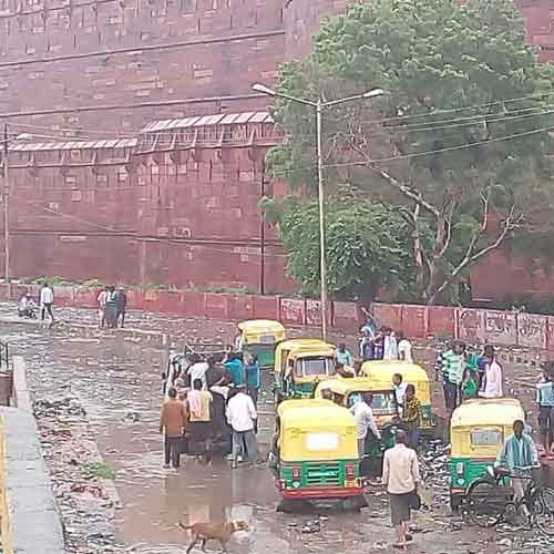 Heavy rain makes flood situation in Agra