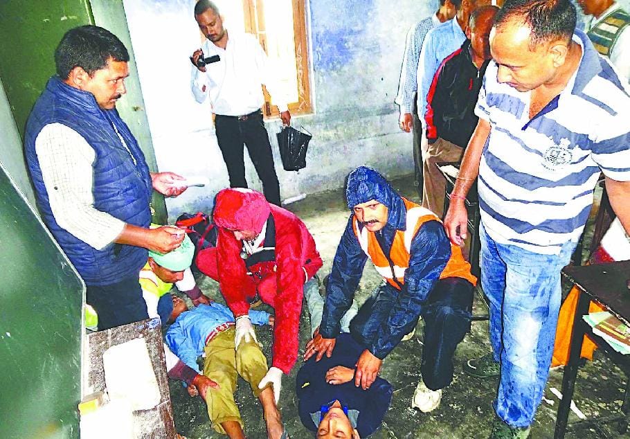 Came to the rescue after the earthquake have not kept pace with each other on