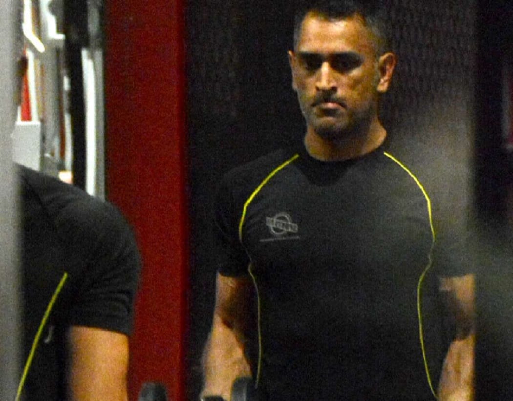 Dhoni's Varanasi visit, fans wanted selfie with Mahi