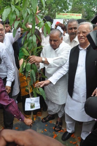 Mulauam Singh Yadav criticizes SP activists.