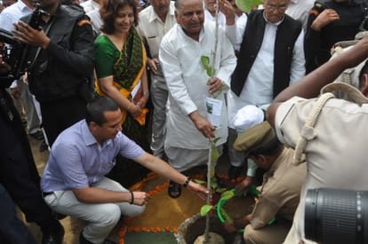Mulauam Singh Yadav criticizes SP activists.