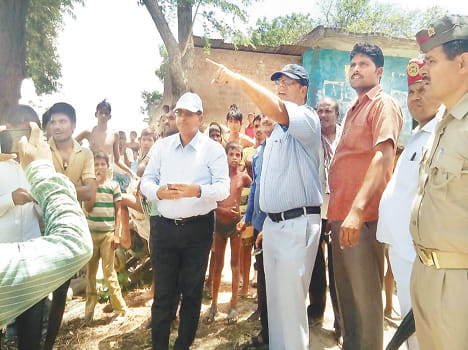 Ramganga side dwellers to vacate the house said