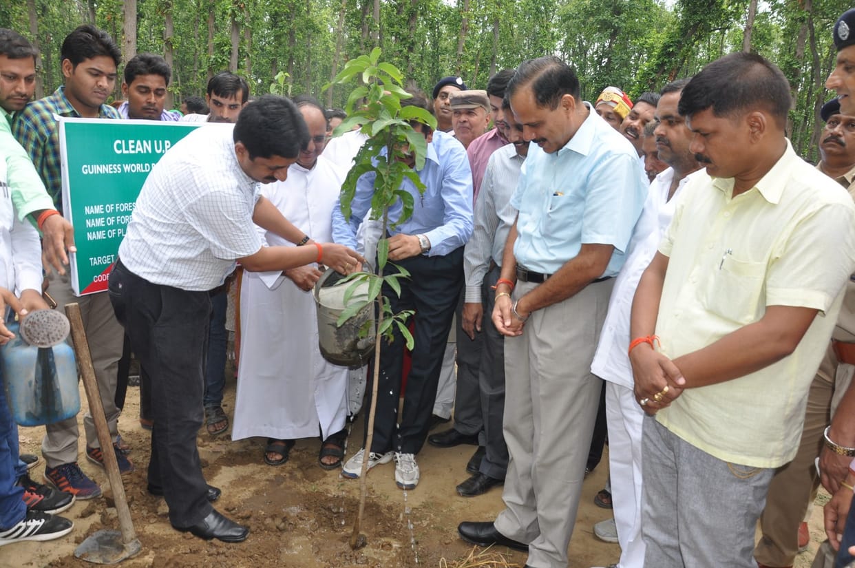 25 laks plantation in 24 hours