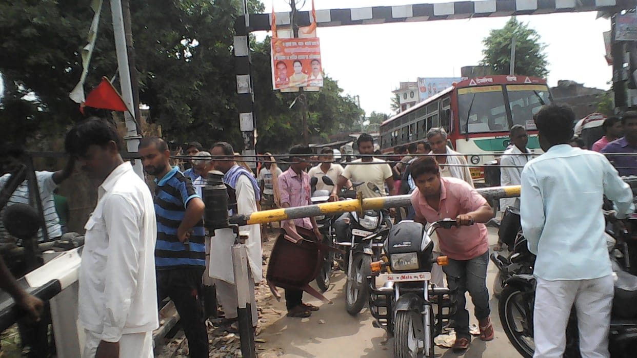 Poor people are stranded in the railway gate was jammed for hours