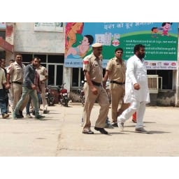 Sex racket, Sex racket in hotel, two call girl and four boys, hisar