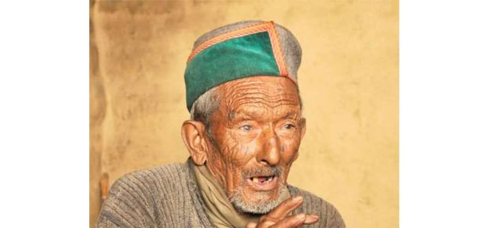 Red carpet by election commission for first voter of India Shyam Saran Negi 