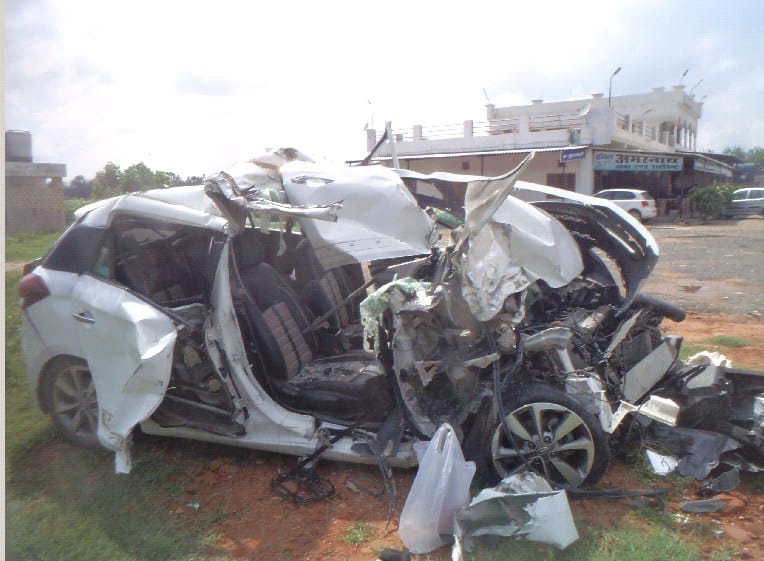 Going honeymoon couple, killed in a road accident