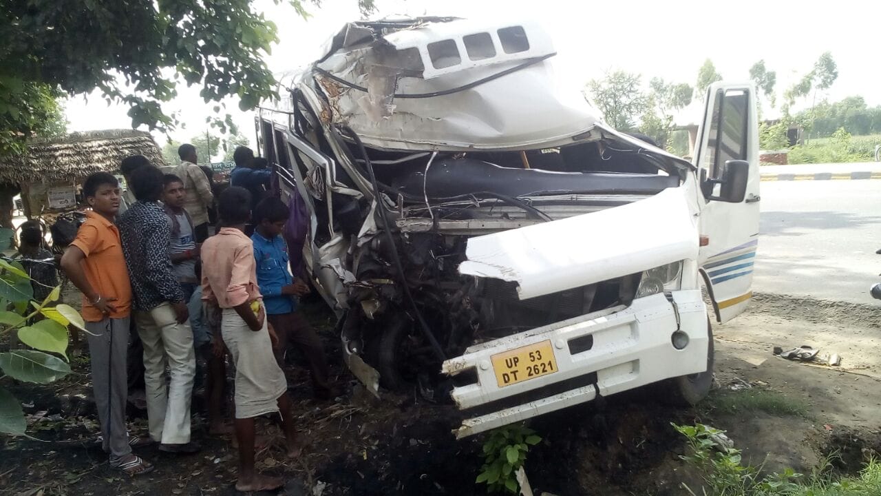 many injured mini accident in faizabad