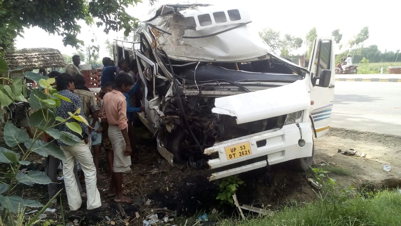 many injured mini accident in faizabad