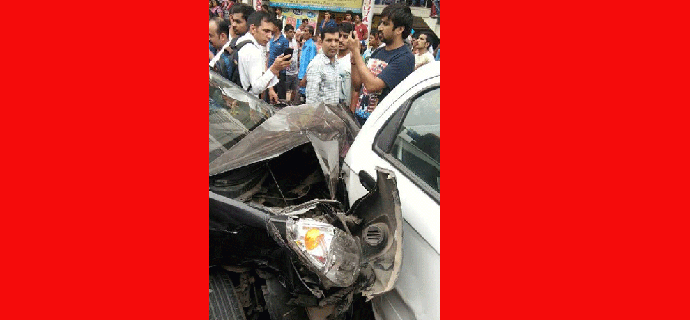 Cluster bus collision killed a dozen vehicles, the driver fled after the incident just jumping