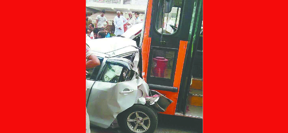 Cluster bus collision killed a dozen vehicles, the driver fled after the incident just jumping