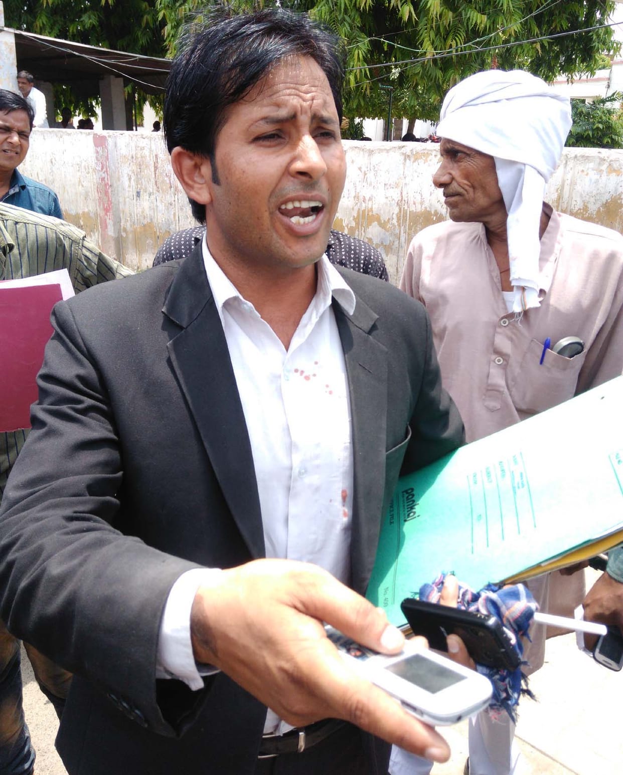 lawyers beaten a lawyer
