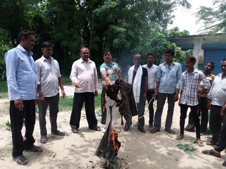 Zakir Naik burnt the effigy 