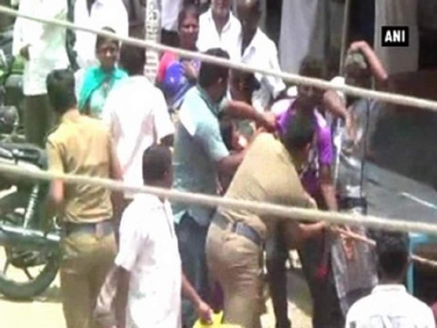 पुलिस ने की पिटाई