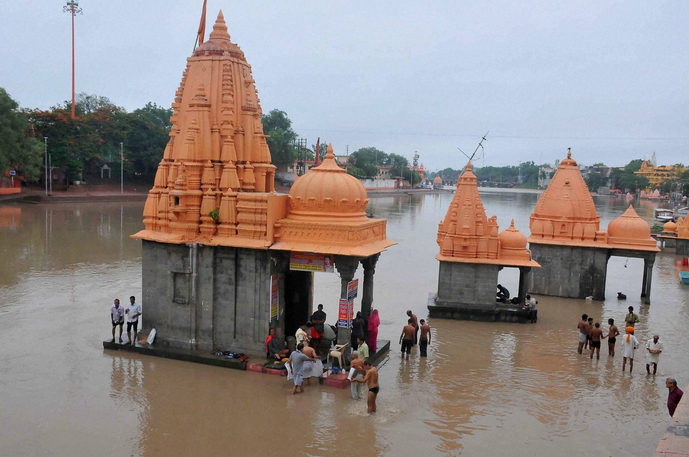 Heavy rain and flood in madhya pradesh, many people killed