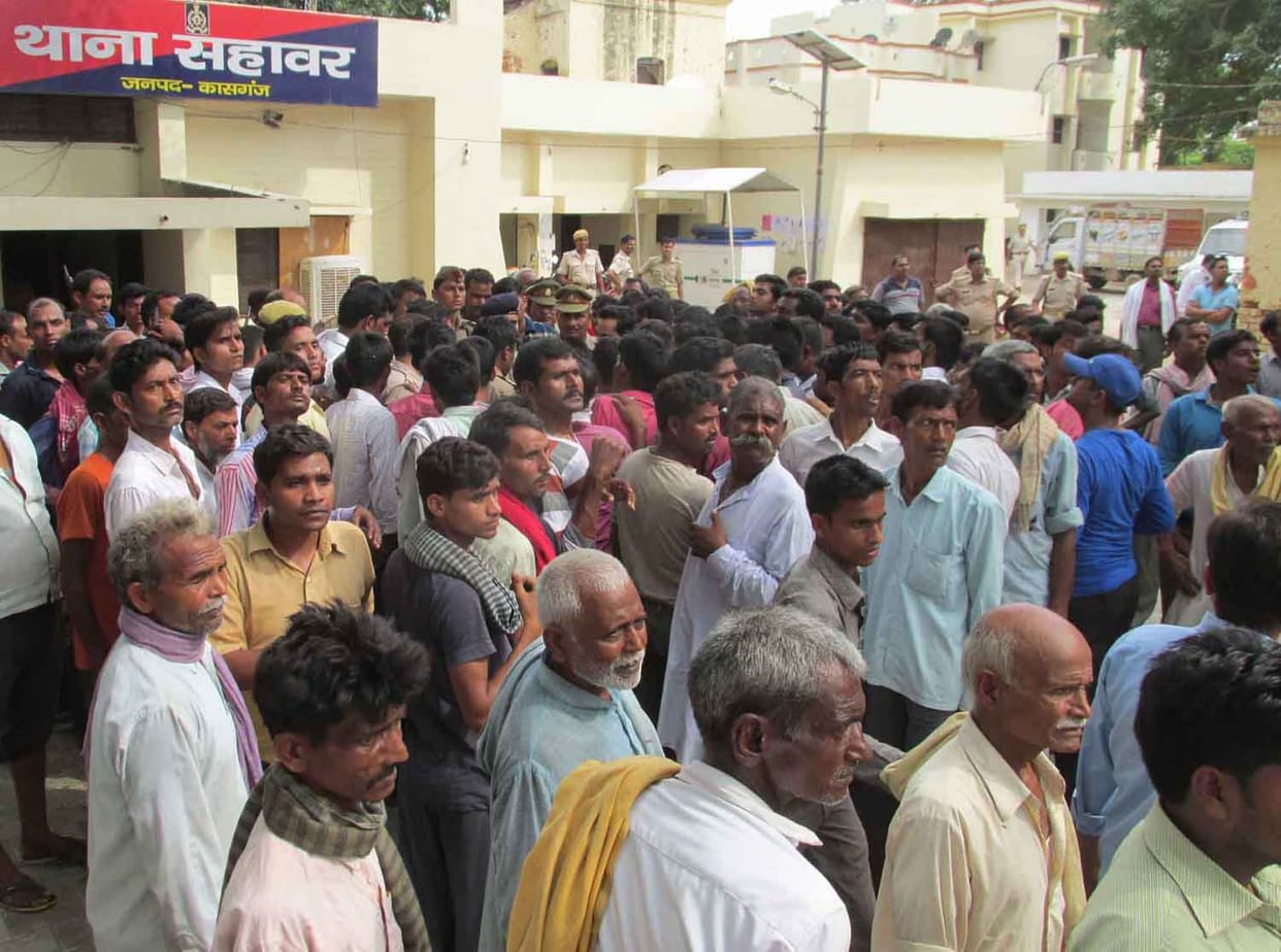 pradhaanapati kee jahar dekar hatya