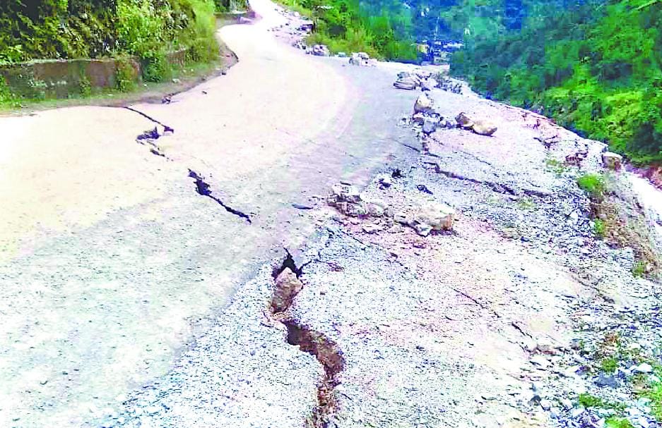 Ground-Munsyari unlikely road opening