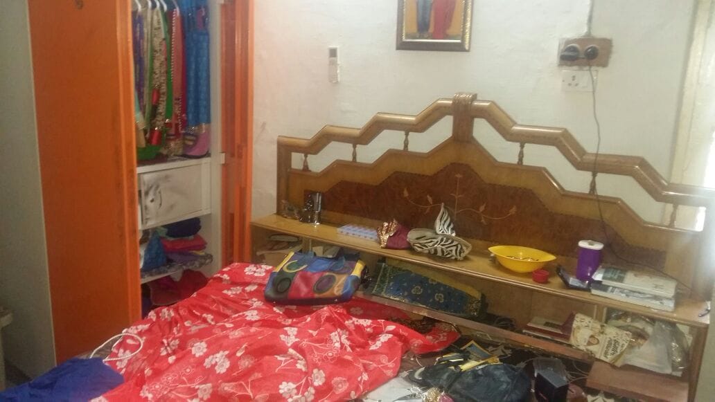 loot in bhel senior DGM house.