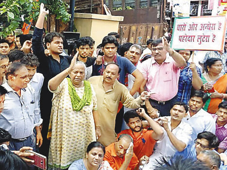BJP members of the four stations Halla Bol