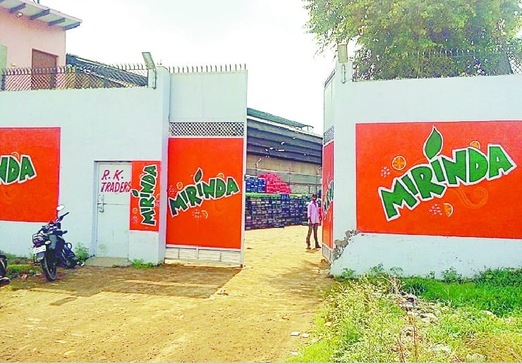 Rs 6.68 lakh looted