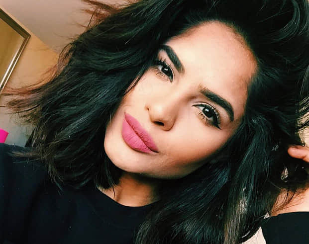 girl who looks doppelganger of priyanka chopra