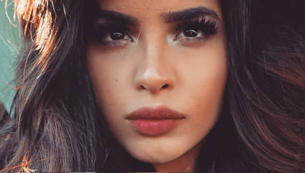 girl who looks doppelganger of priyanka chopra