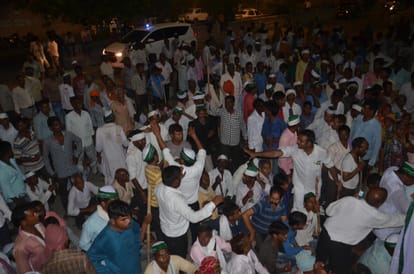 Farmers protest near LDA building in Lucknow.
