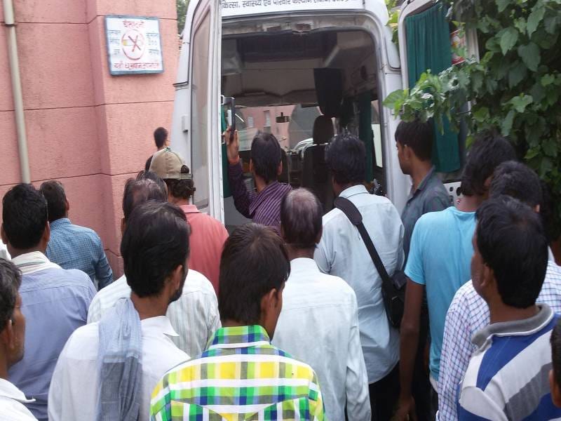 trak se takaraee vain, paanch baaraatiyon kee maut