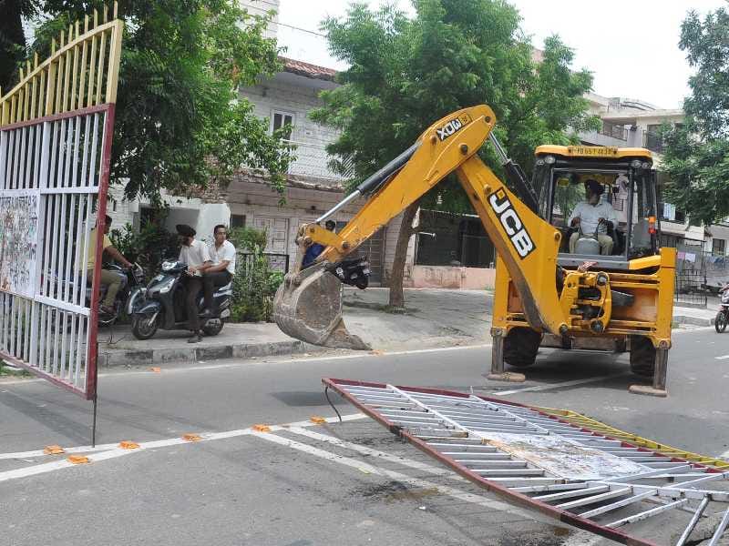 security gate removing campaign, mohali councilor ultimatum, mohali nagar nigam, mohali