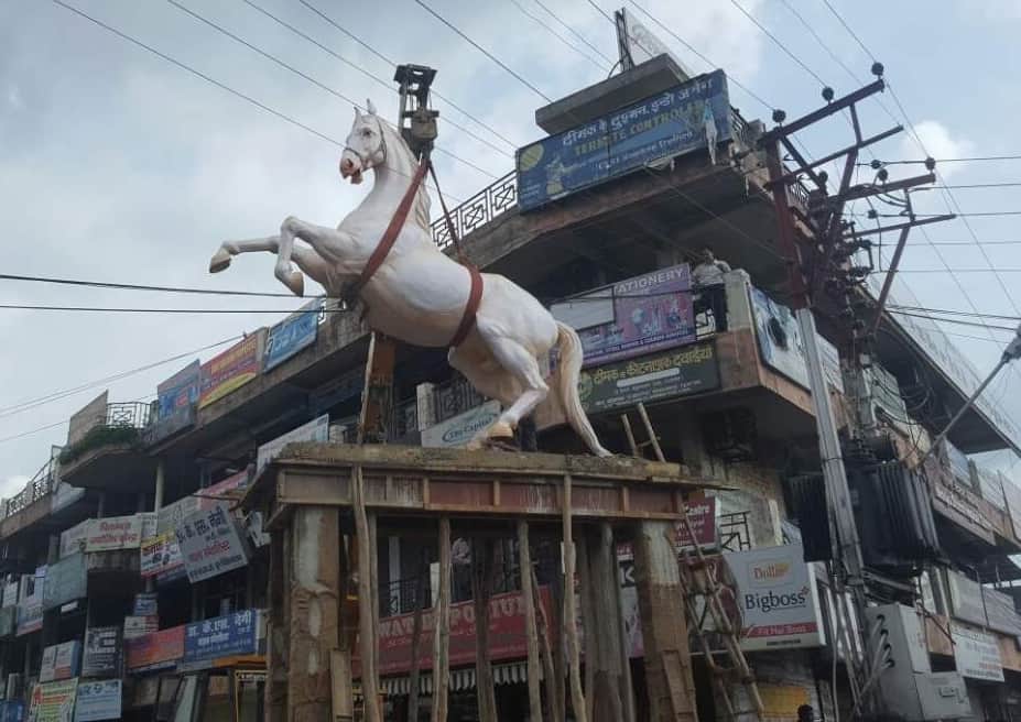 police horse shktiman statue removed from assembly chowk