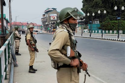 kashmir death toll reaches 31 in protests