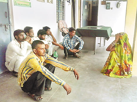 Woman with garland of shoes, five arrested