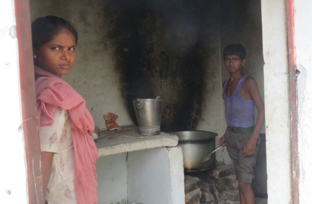 Sisiyan children in school Make a midday meal