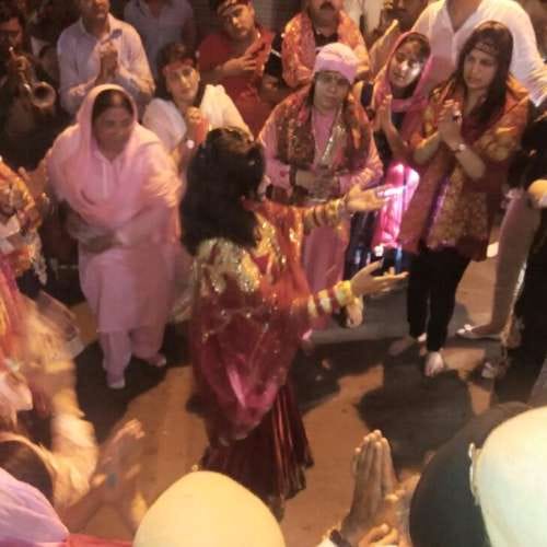Radhe Maa Paid Obeisance and Dance in chintpurni temple una Himachal Pradesh