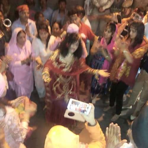 Radhe Maa Paid Obeisance and Dance in chintpurni temple una Himachal Pradesh