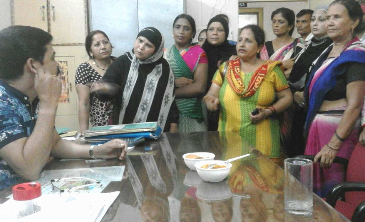 asha worker teased by doctor, rukus