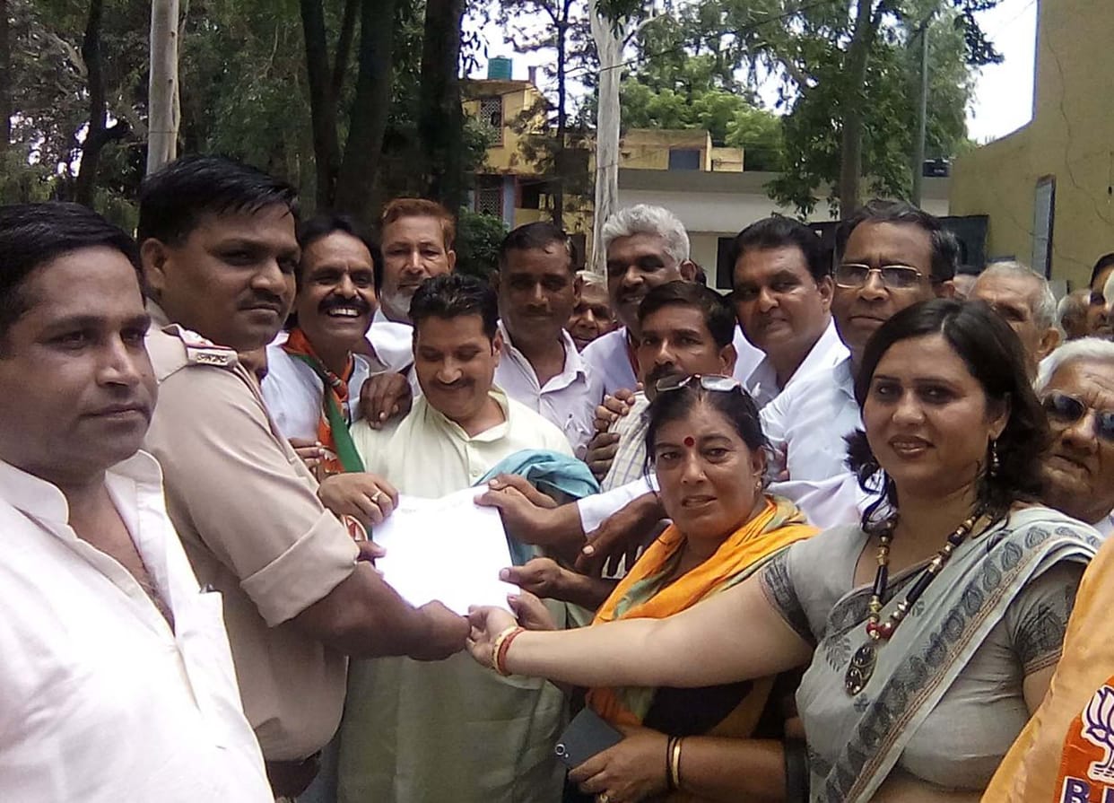BJP members siege to the police station.
